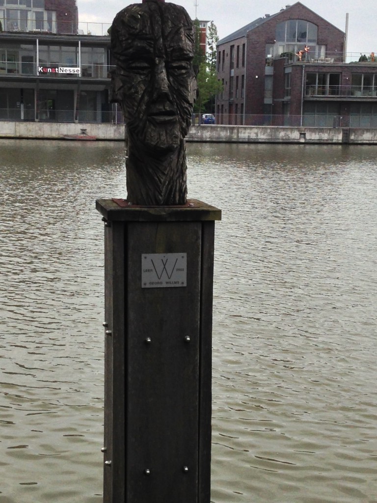 Eine Skulptur am Hafen