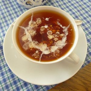 Ostfriesischer Tee mit Sahnewolke