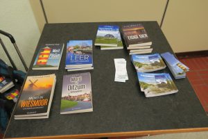 Bücherstand Susanne Ptak Ele Wolff nachher